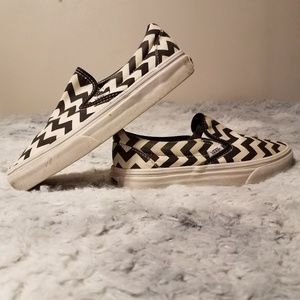 Van's Slip On Black and White Chevron